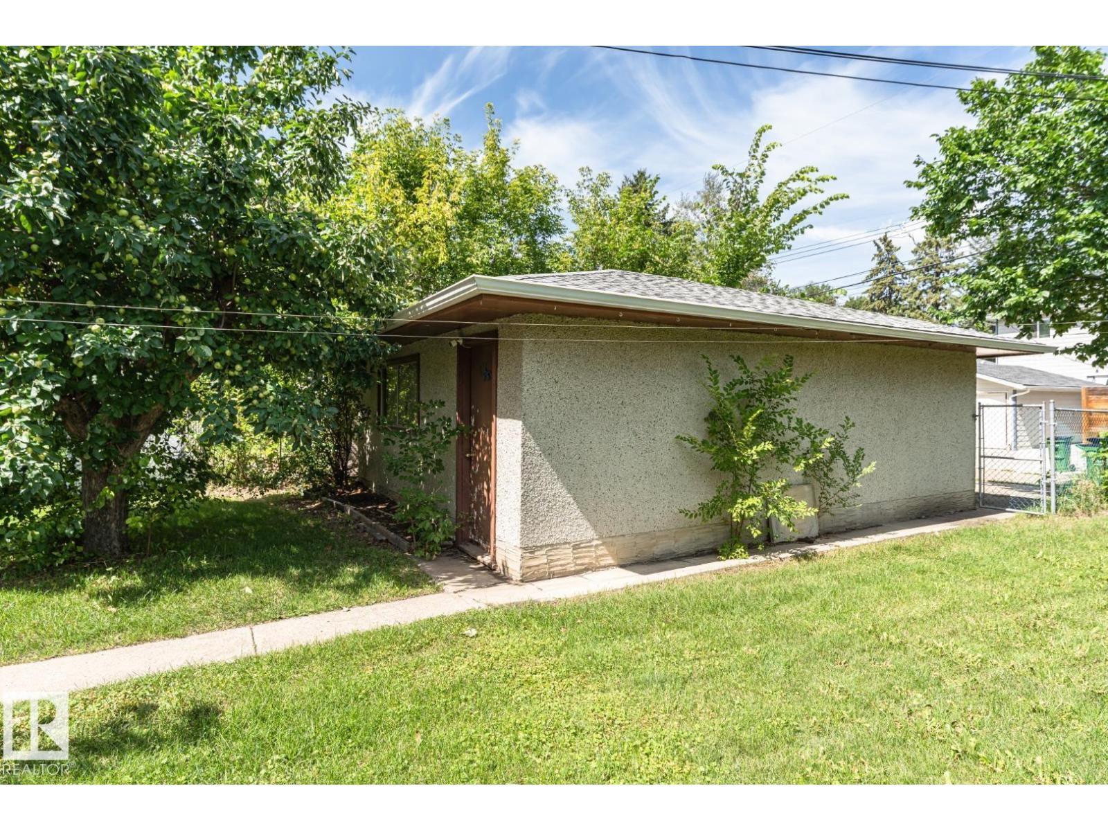 10726 70 Av Nw, Edmonton, AB