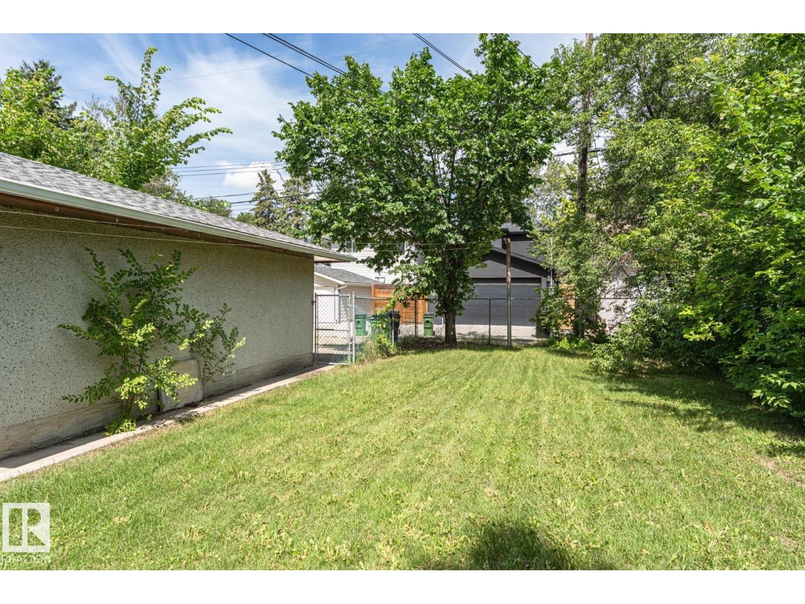 10726 70 Av Nw, Edmonton, AB