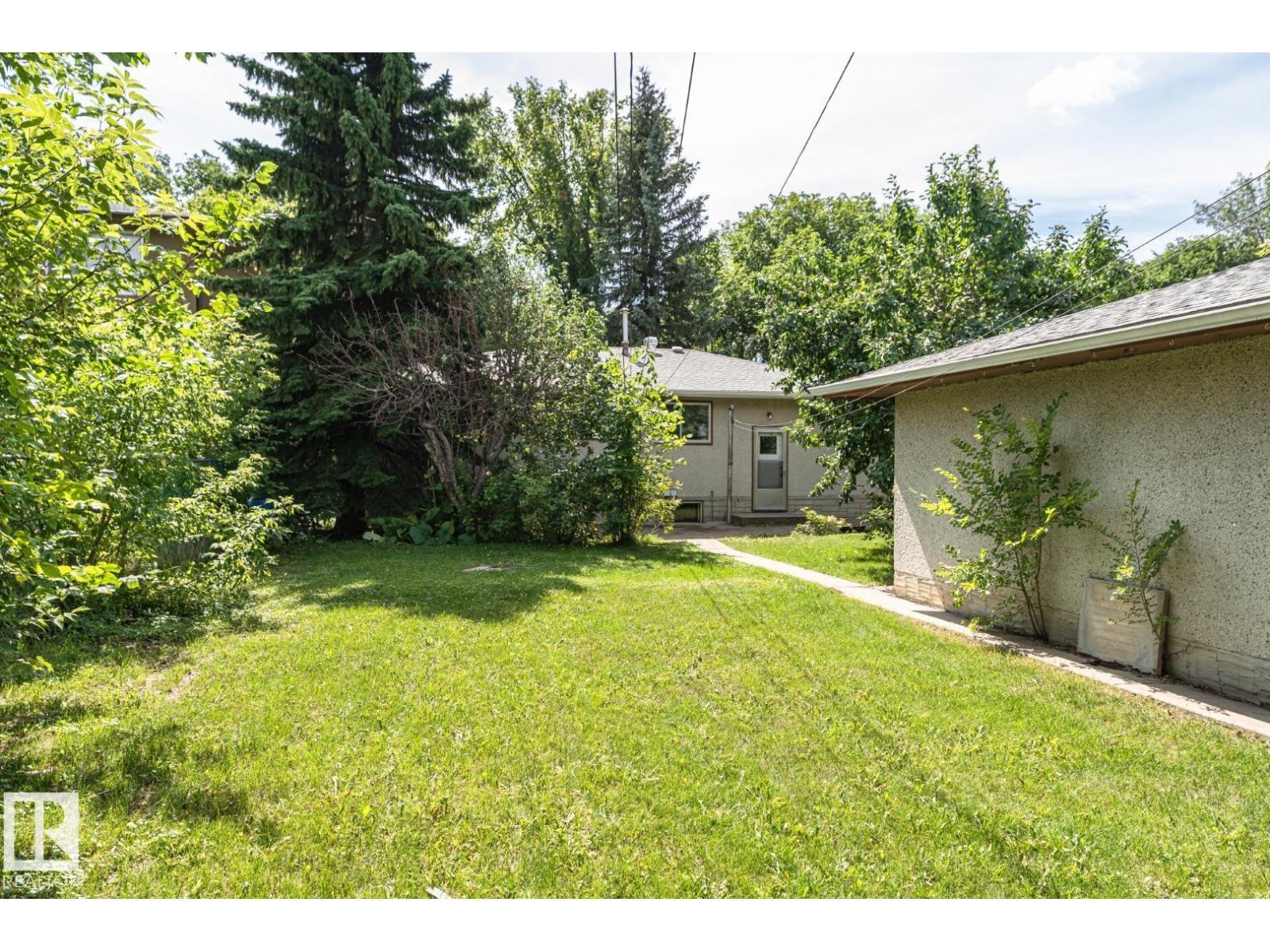 10726 70 Av Nw, Edmonton, AB