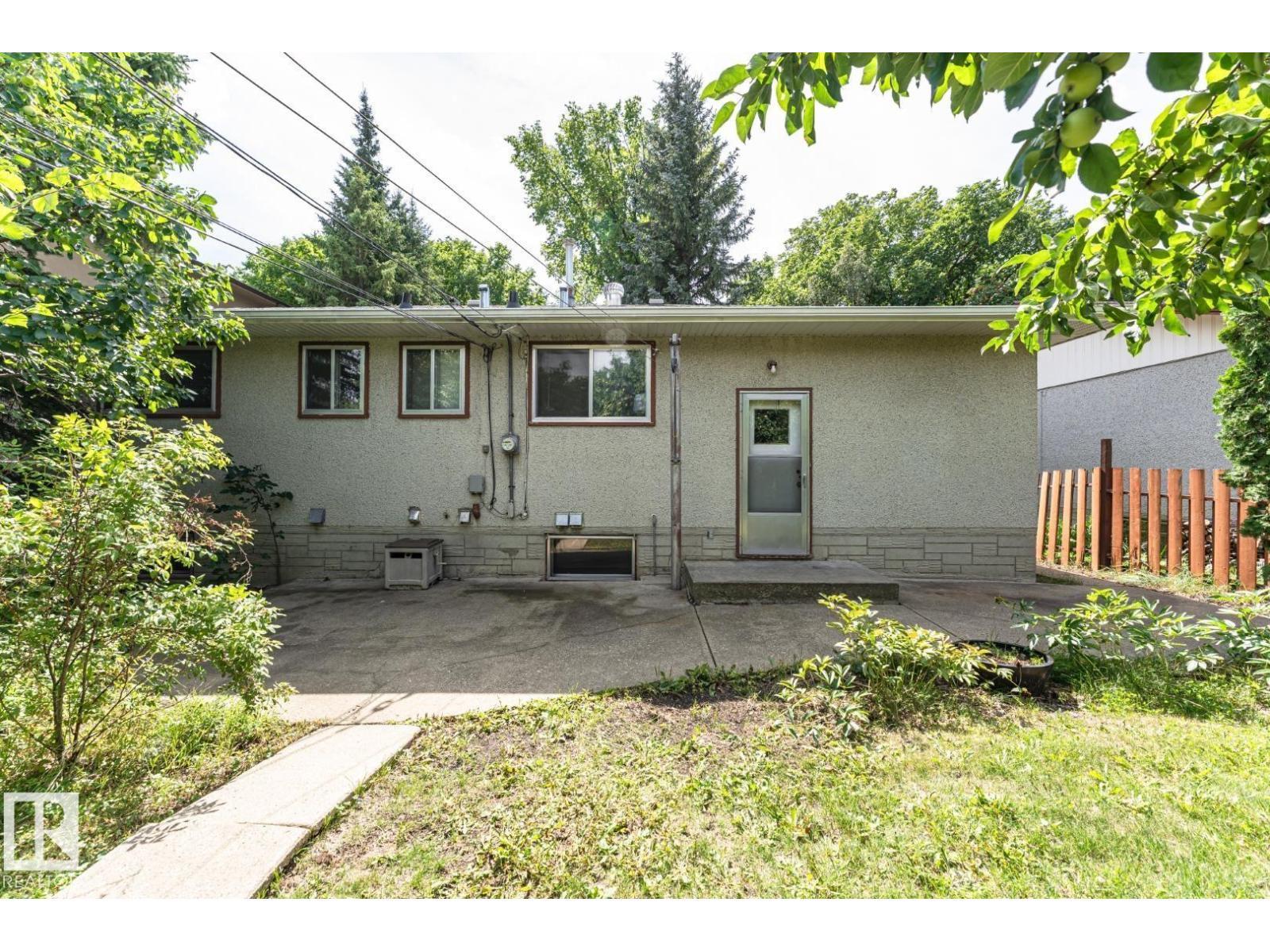 10726 70 Av Nw, Edmonton, AB