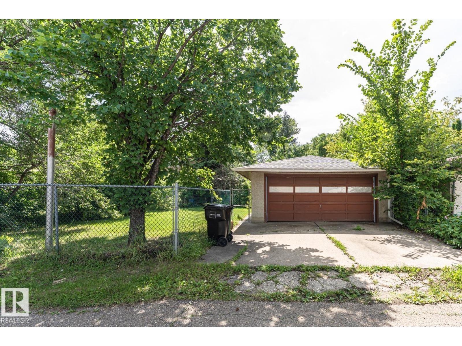 10726 70 Av Nw, Edmonton, AB