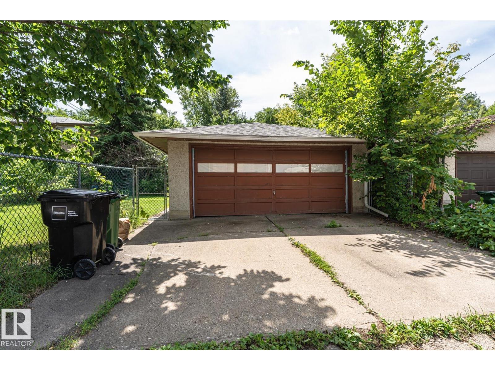 10726 70 Av Nw, Edmonton, AB