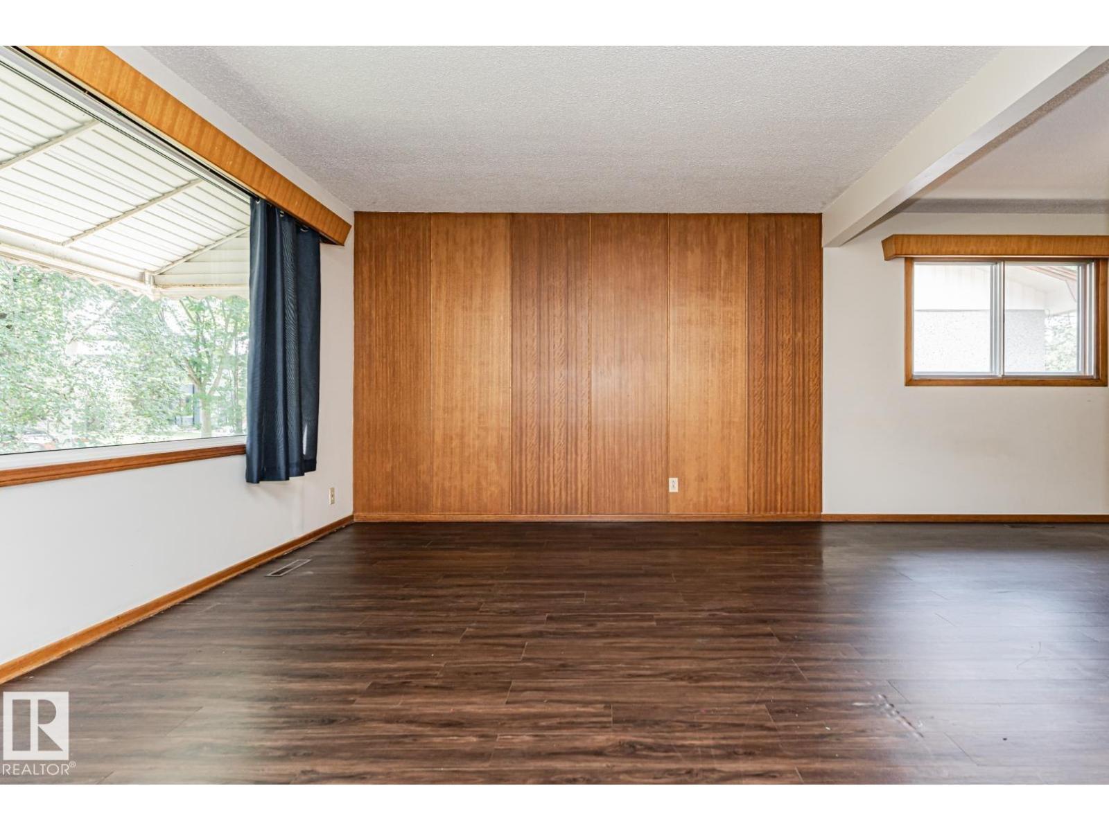 10726 70 Av Nw, Edmonton, AB