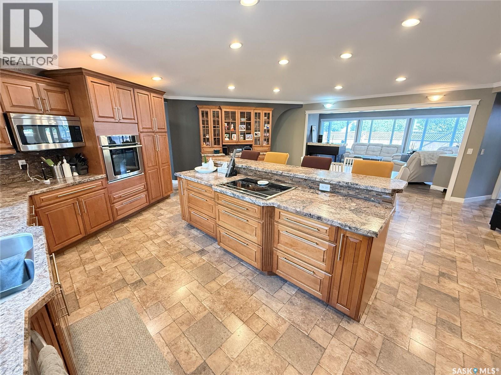 3 Mclelland Bay, Weyburn, SK - Indoor Photo Showing Kitchen