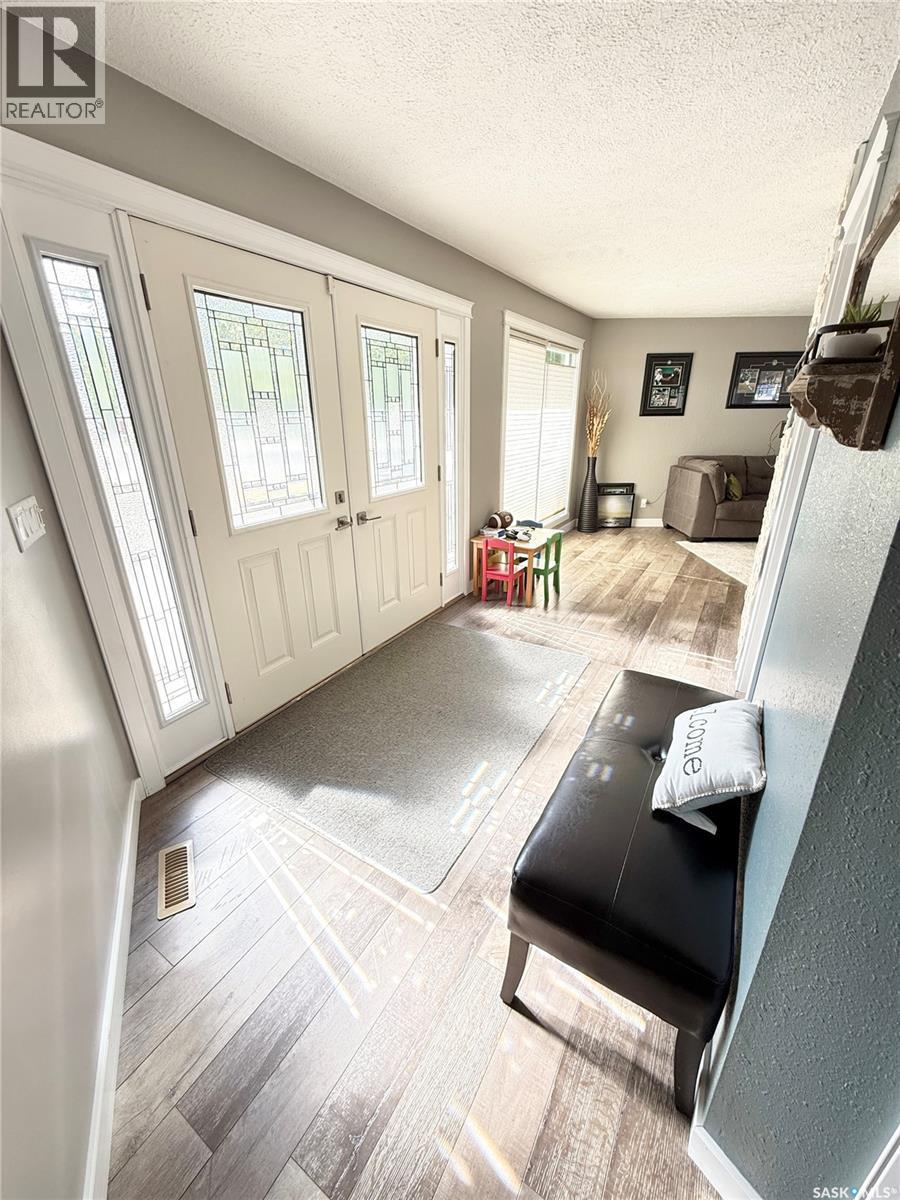 3 Mclelland Bay, Weyburn, SK - Indoor