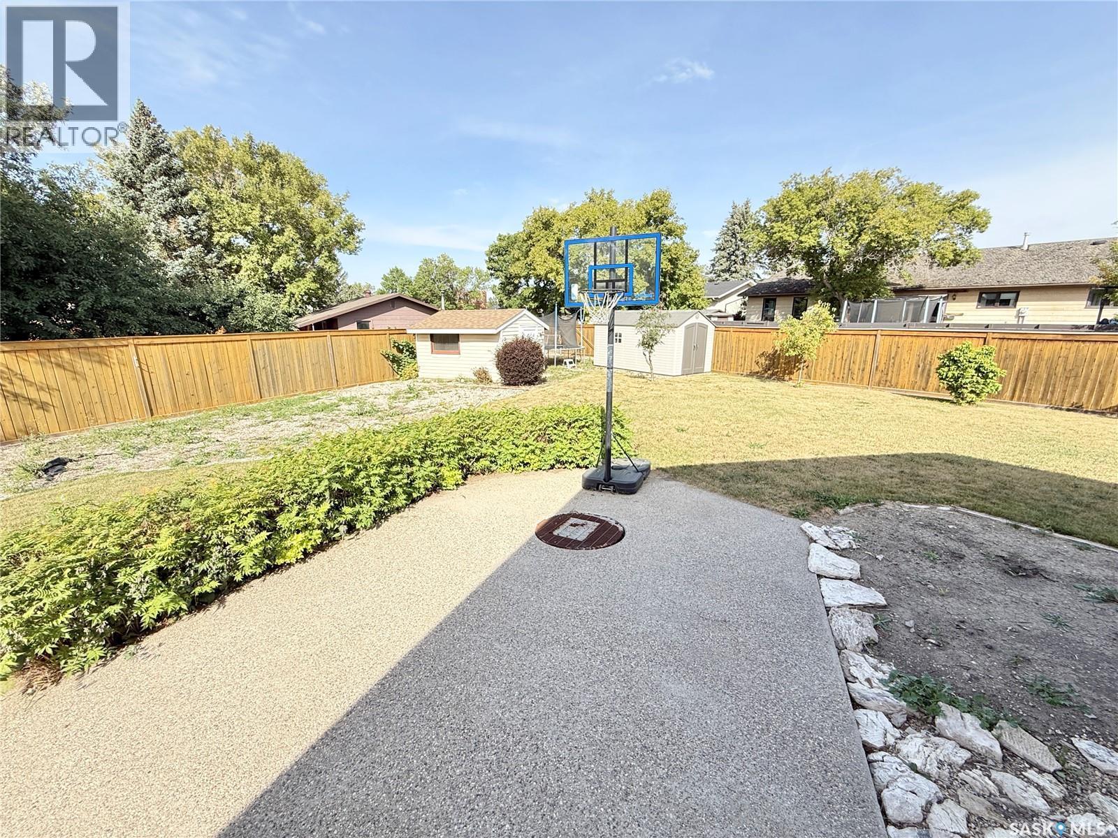3 Mclelland Bay, Weyburn, SK - Outdoor