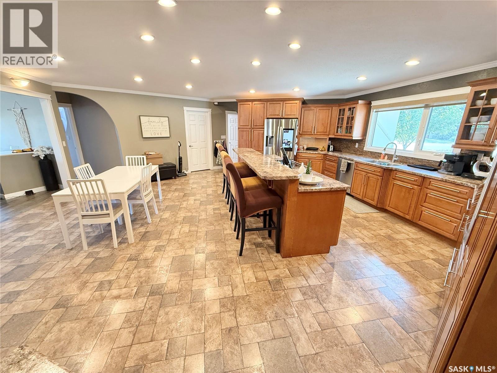 3 Mclelland Bay, Weyburn, SK - Indoor