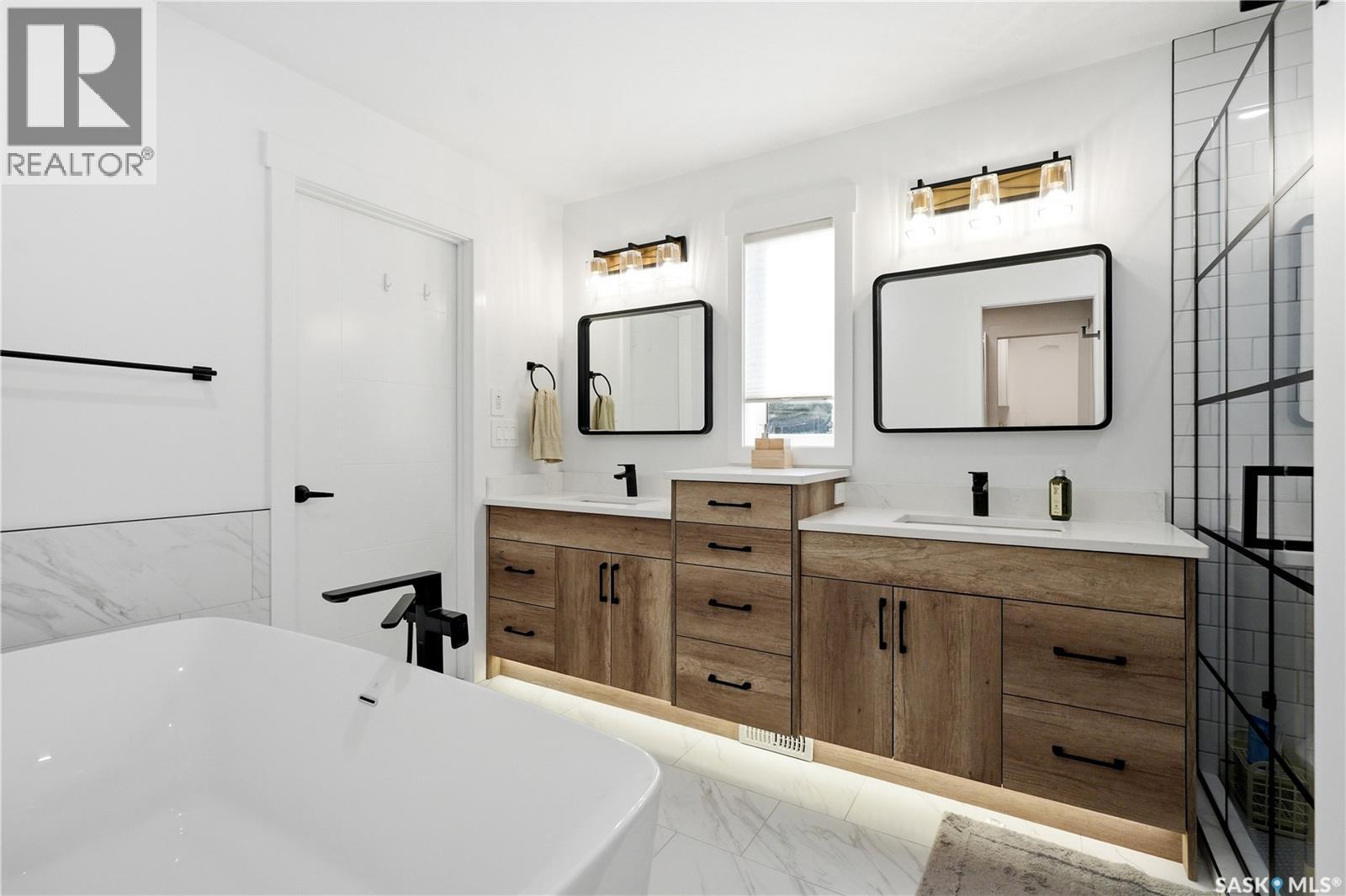 302 Chelsom Manor, Saskatoon, SK - Indoor Photo Showing Bathroom
