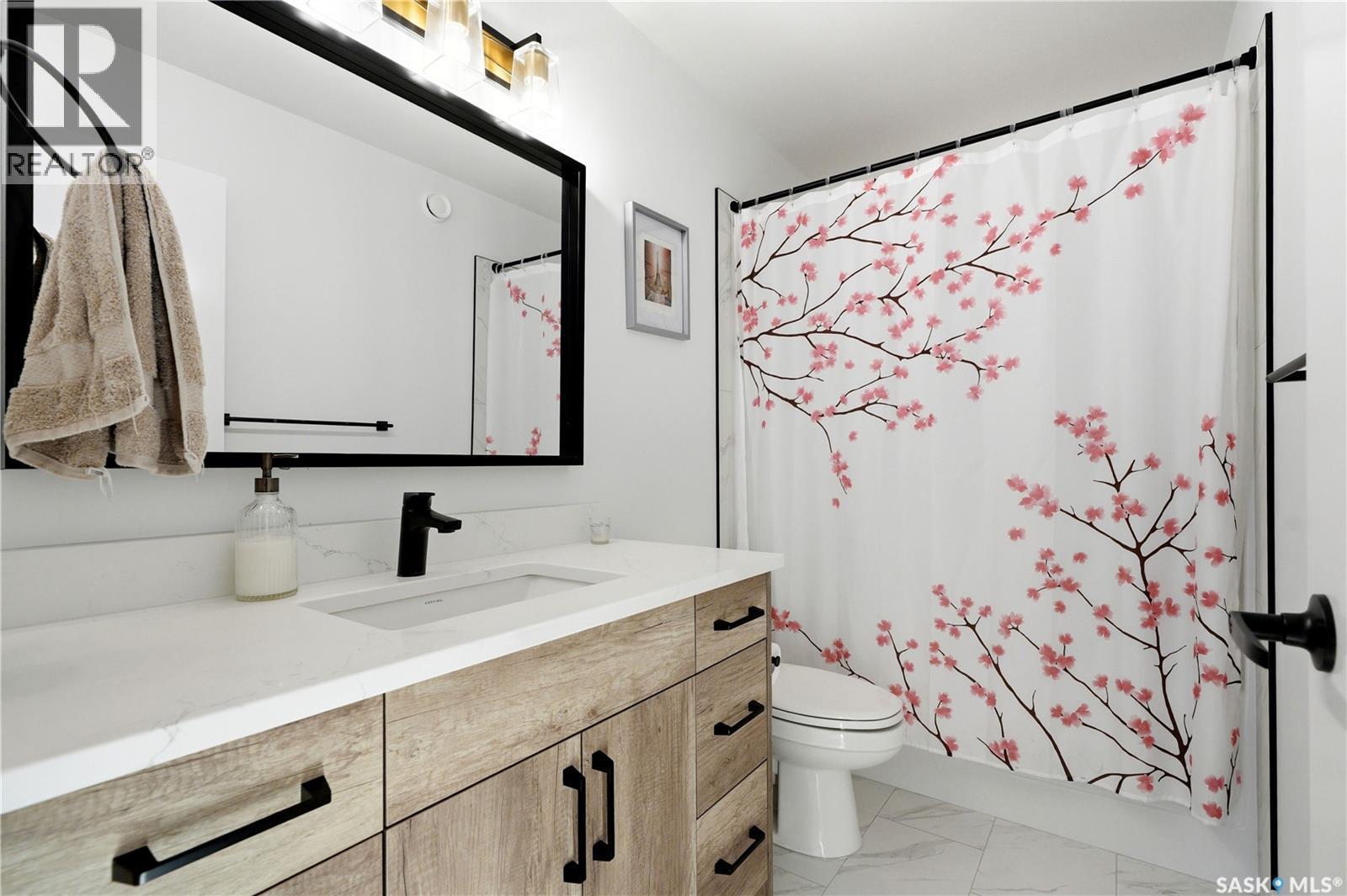 302 Chelsom Manor, Saskatoon, SK - Indoor Photo Showing Bathroom