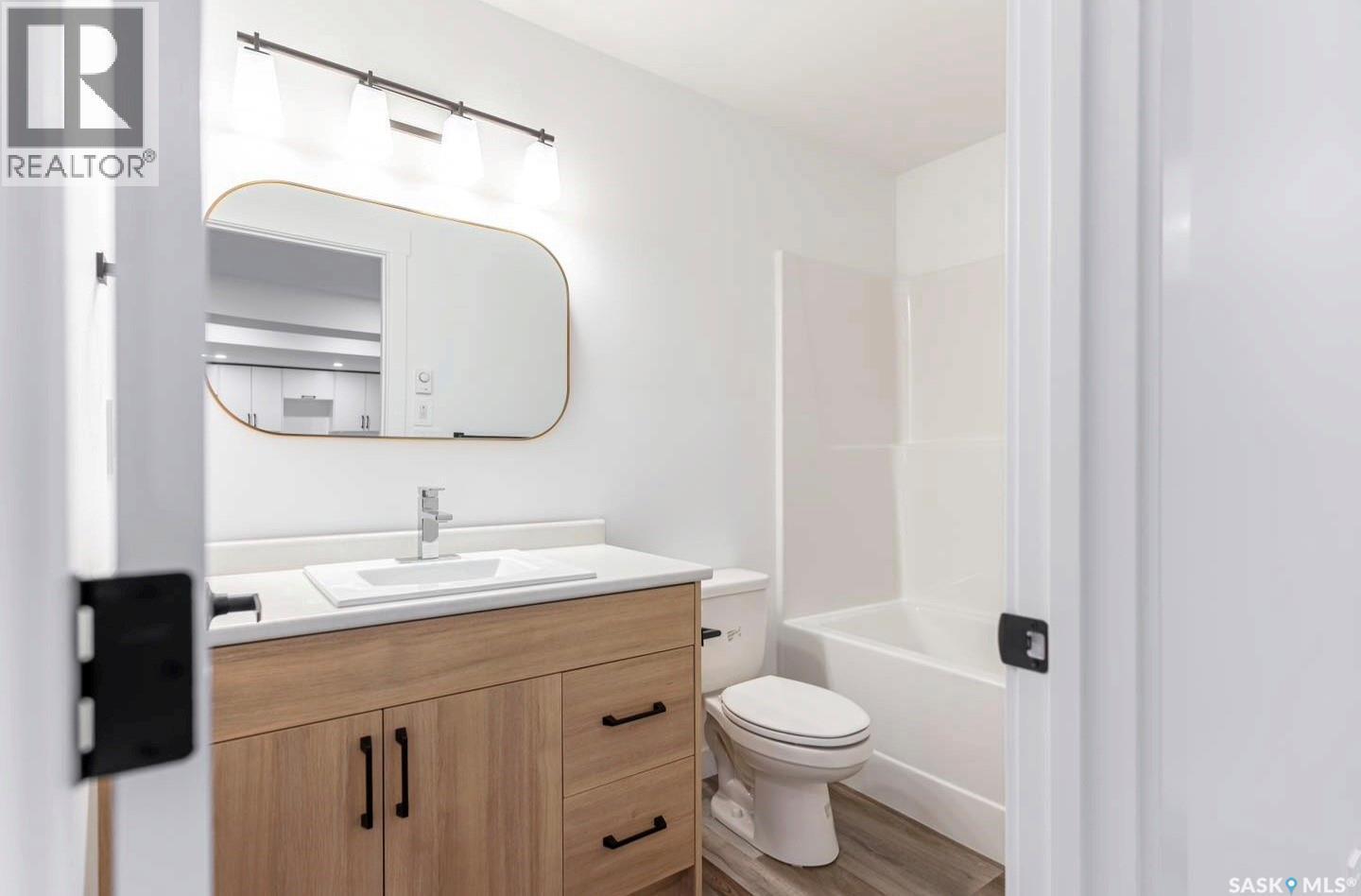 302 Chelsom Manor, Saskatoon, SK - Indoor Photo Showing Bathroom