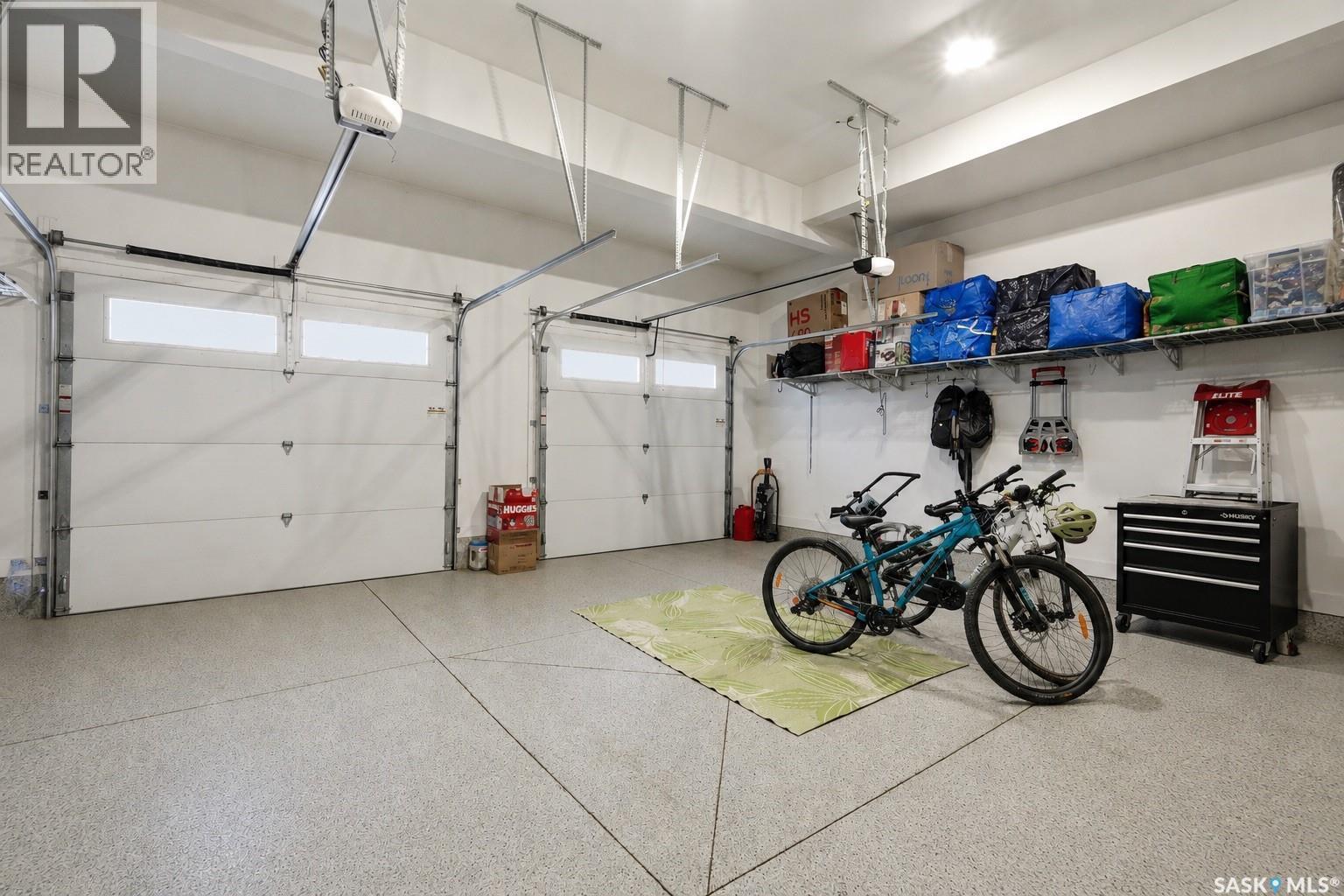 302 Chelsom Manor, Saskatoon, SK - Indoor Photo Showing Garage