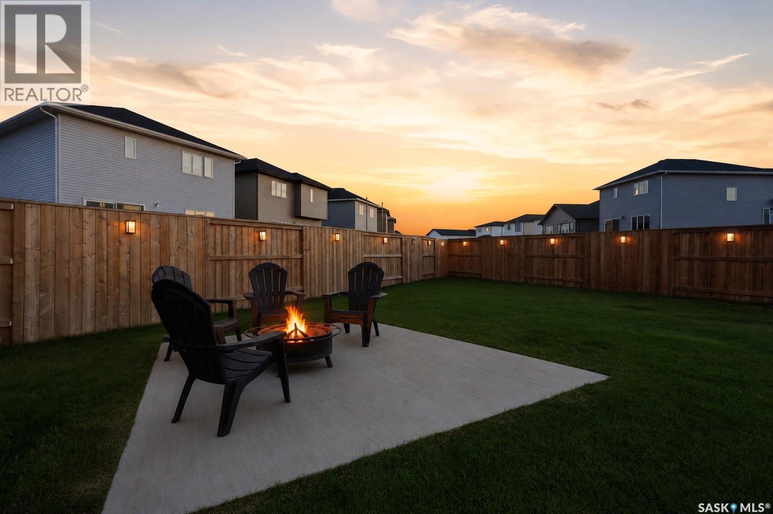 302 Chelsom Manor, Saskatoon, SK - Outdoor