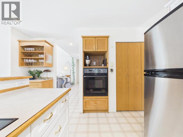 9350 Malaspina Rd, Powell River, BC - Indoor Photo Showing Kitchen