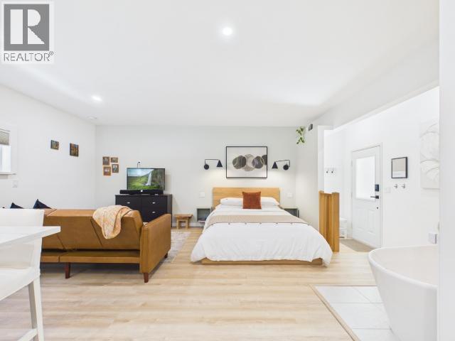 9350 Malaspina Rd, Powell River, BC - Indoor Photo Showing Bedroom