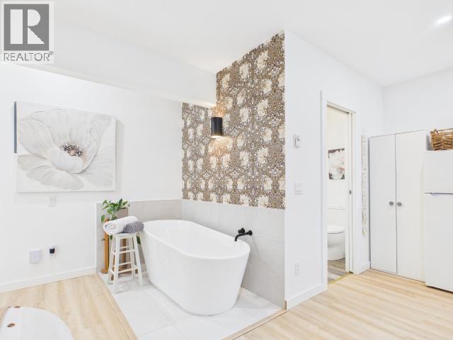9350 Malaspina Rd, Powell River, BC - Indoor Photo Showing Bathroom