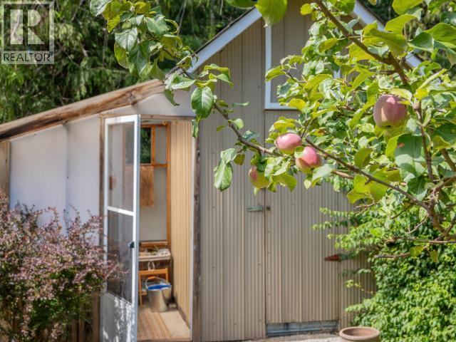 9350 Malaspina Rd, Powell River, BC - Outdoor