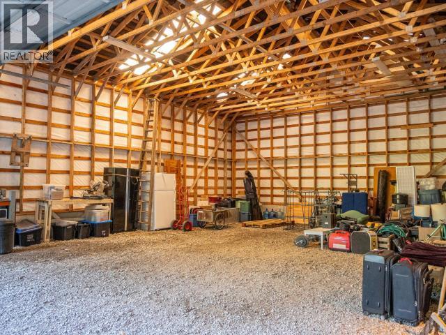 9350 Malaspina Rd, Powell River, BC - Indoor