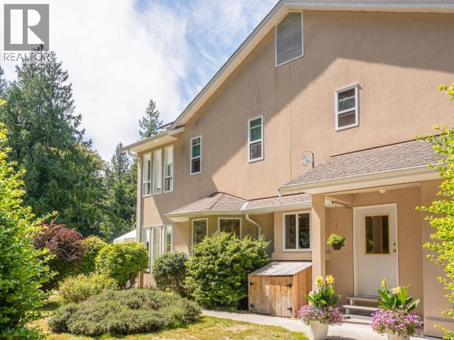 9350 Malaspina Rd, Powell River, BC - Outdoor