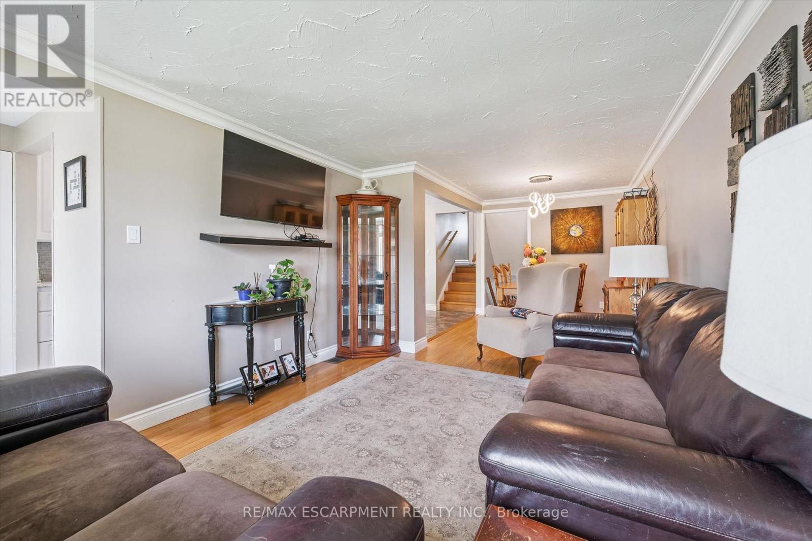 847 Doon Village Road, Kitchener, ON - Indoor Photo Showing Living Room