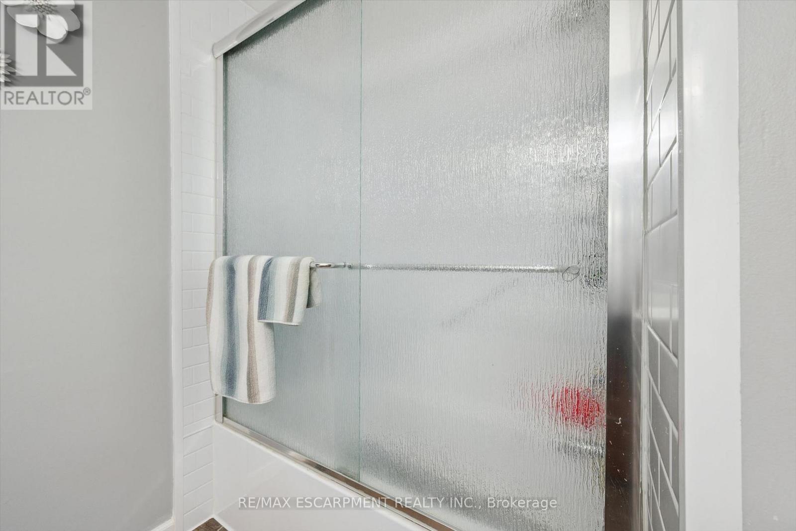 847 Doon Village Road, Kitchener, ON - Indoor Photo Showing Bathroom