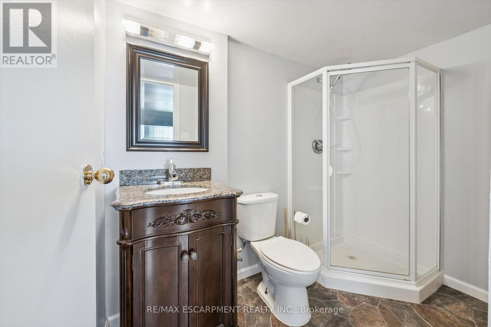 847 Doon Village Road, Kitchener, ON - Indoor Photo Showing Bathroom