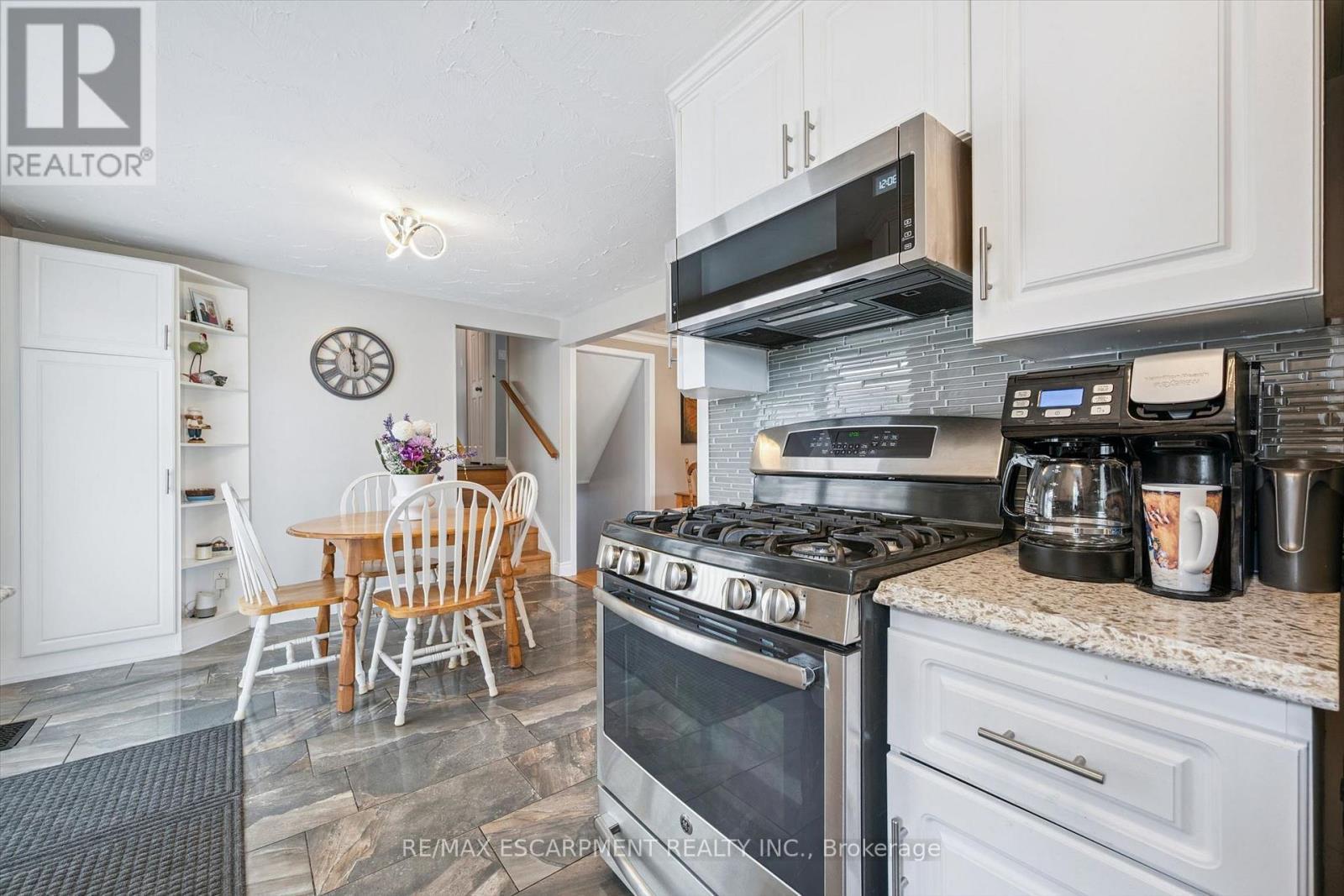 847 Doon Village Road, Kitchener, ON - Indoor Photo Showing Kitchen