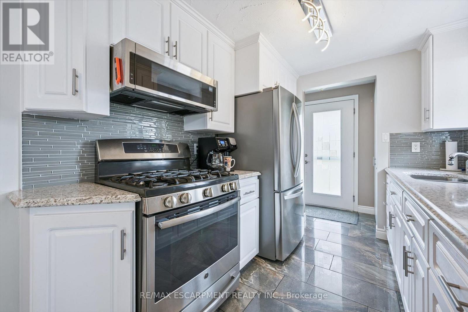 847 Doon Village Road, Kitchener, ON - Indoor Photo Showing Kitchen With Stainless Steel Kitchen