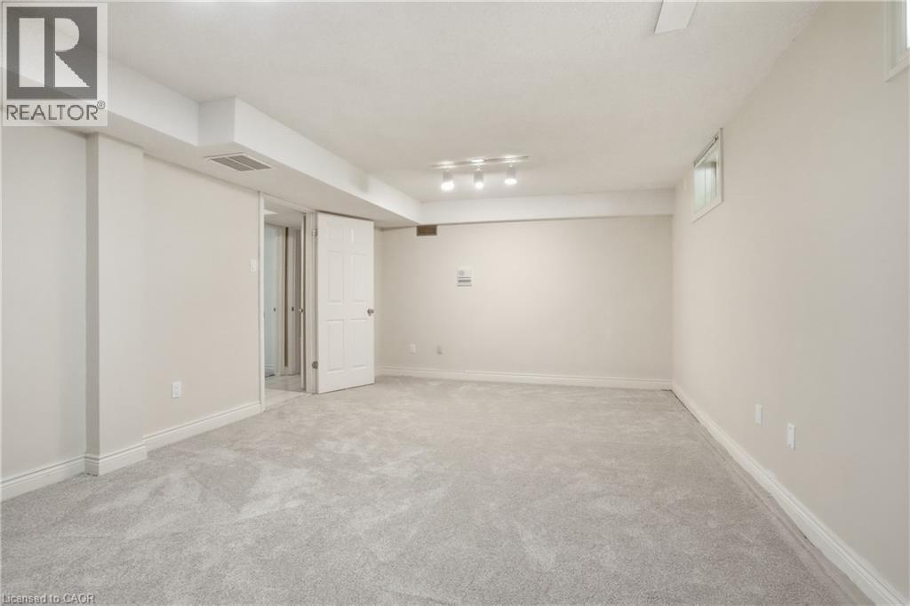 1121 Forestvale Drive, Burlington, ON - Indoor Photo Showing Other Room