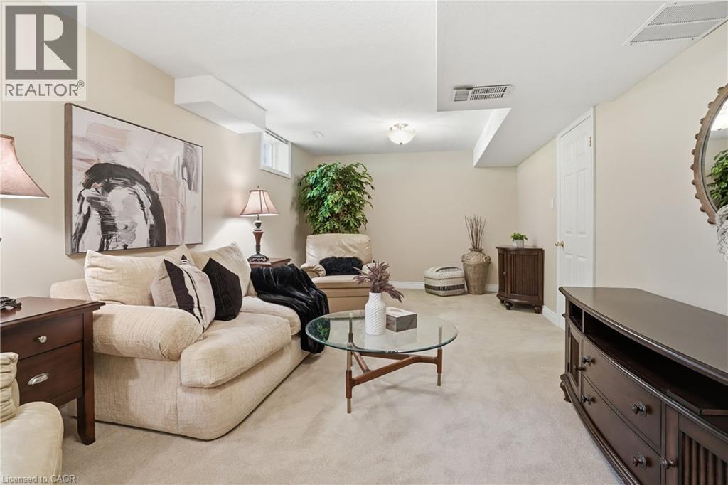 1121 Forestvale Drive, Burlington, ON - Indoor Photo Showing Other Room
