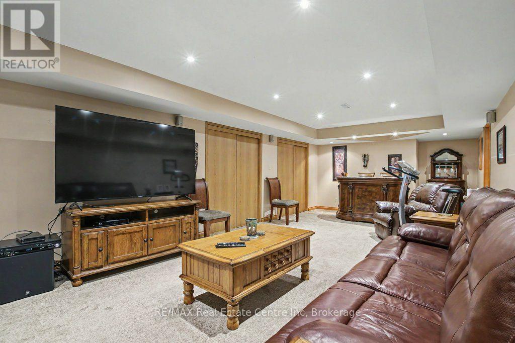 283 German School Road, Brant (Paris), ON - Indoor Photo Showing Other Room