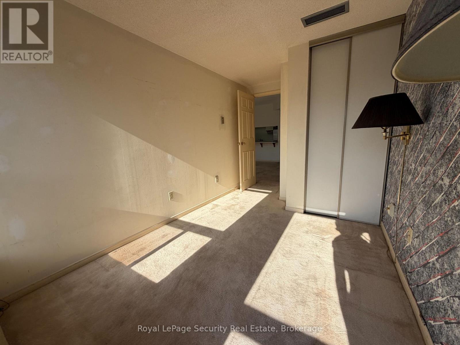 10 - 20 Glebe Road W, Toronto, ON - Indoor Photo Showing Other Room