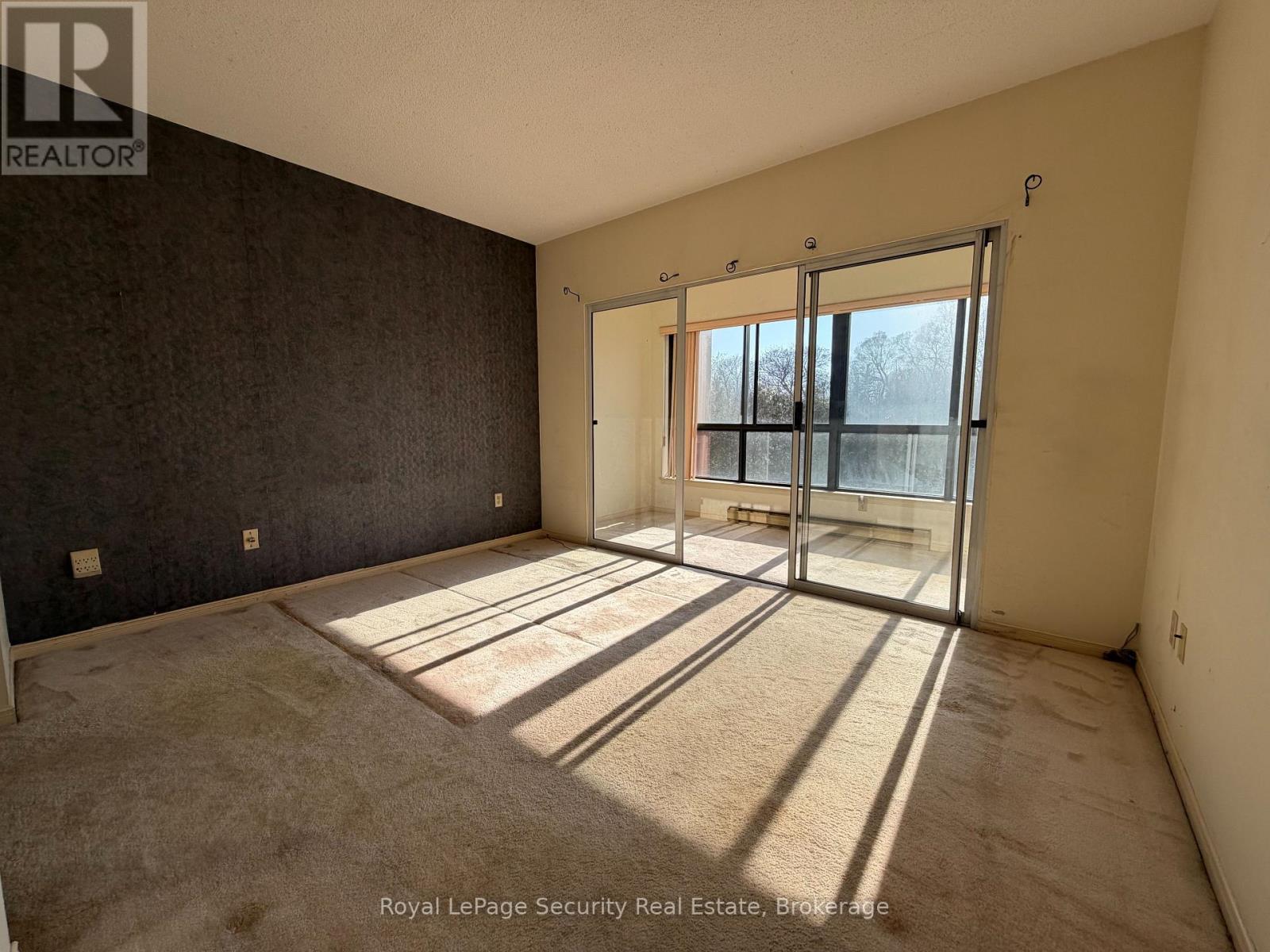 10 - 20 Glebe Road W, Toronto, ON - Indoor Photo Showing Other Room