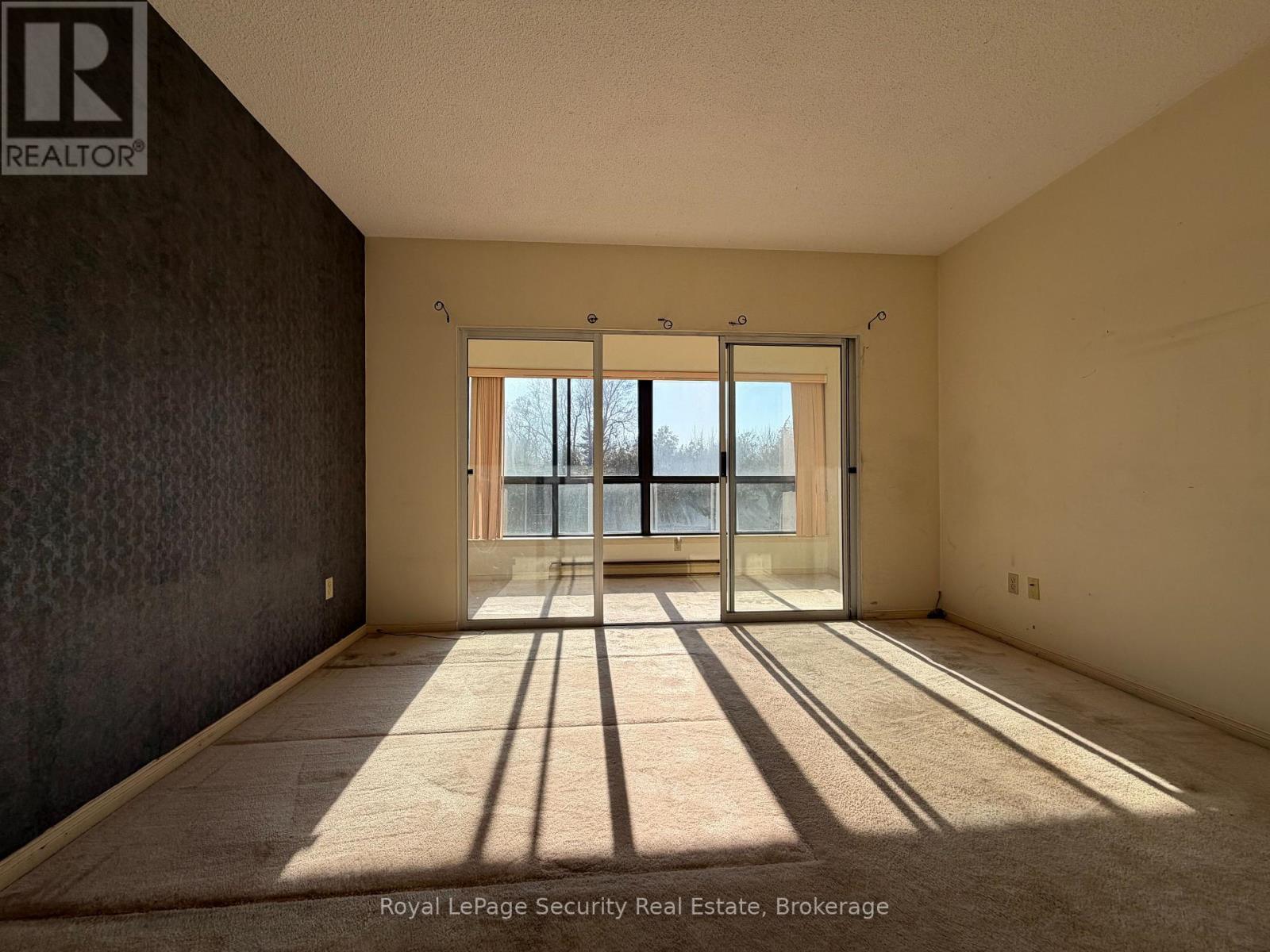 10 - 20 Glebe Road W, Toronto, ON - Indoor Photo Showing Other Room