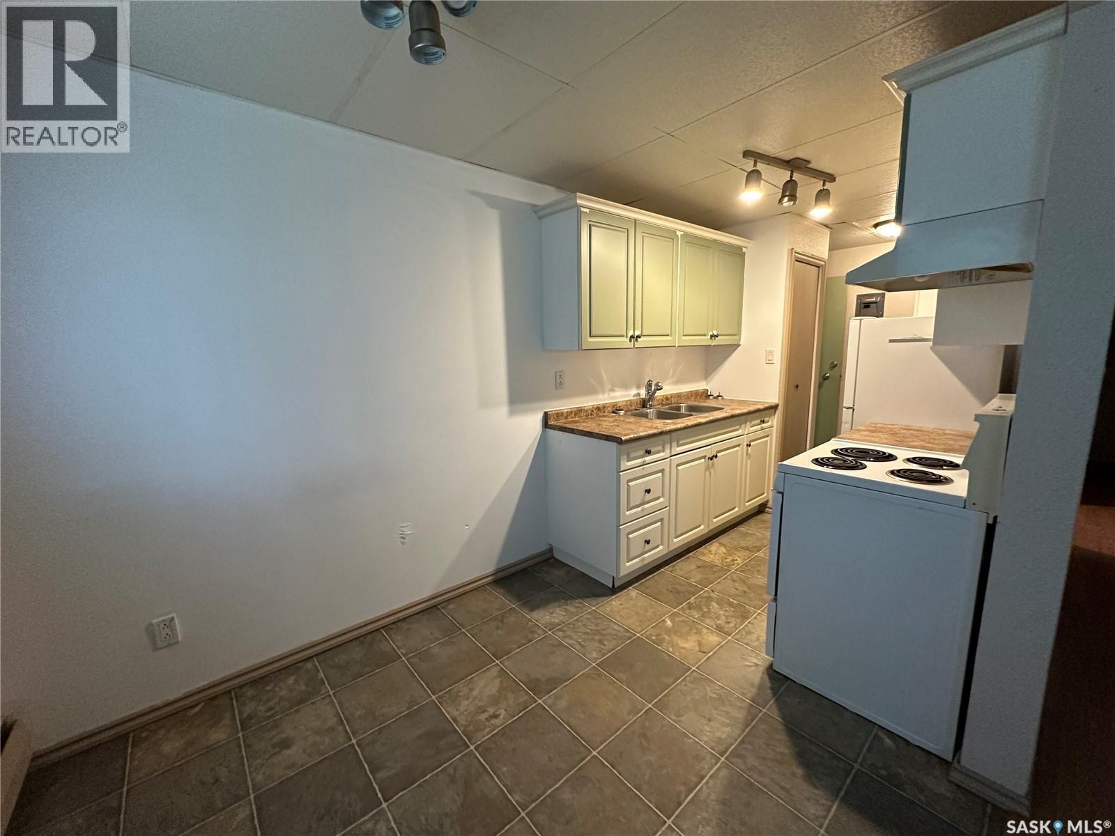 113 3Rd Street E, St. Walburg, SK - Indoor Photo Showing Laundry Room