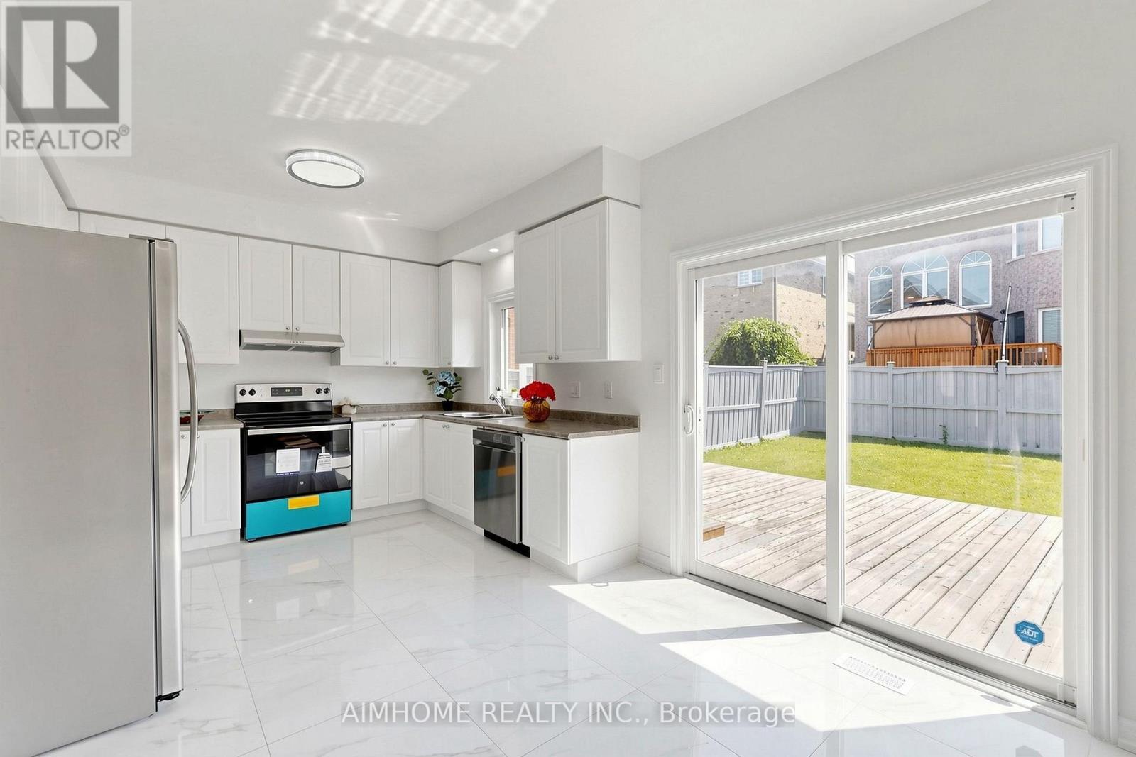 87 River Ridge Boulevard, Aurora, ON - Indoor Photo Showing Other Room