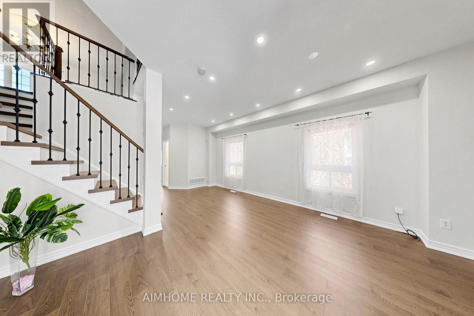 87 River Ridge Boulevard, Aurora, ON - Indoor Photo Showing Other Room