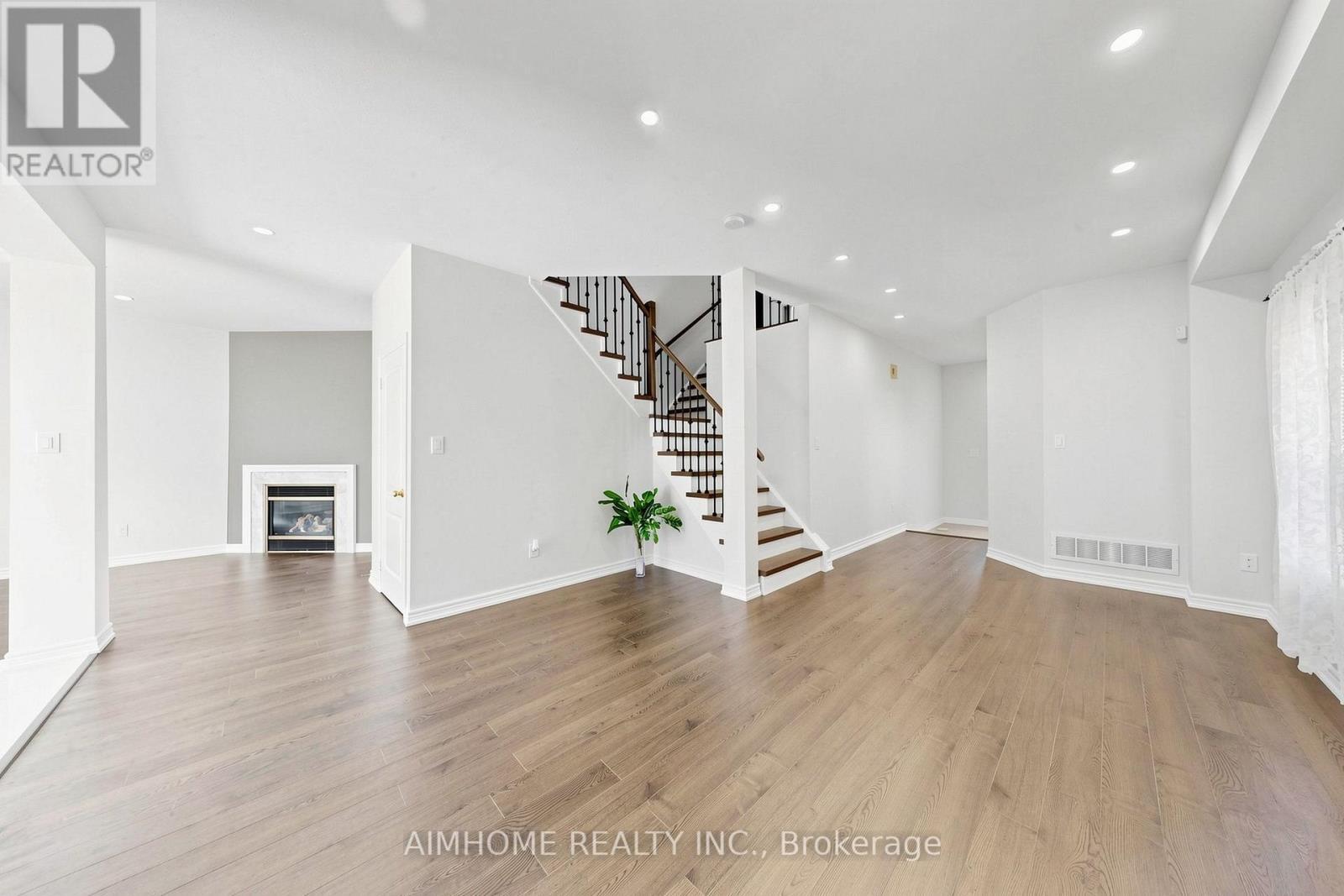 87 River Ridge Boulevard, Aurora, ON - Indoor Photo Showing Other Room
