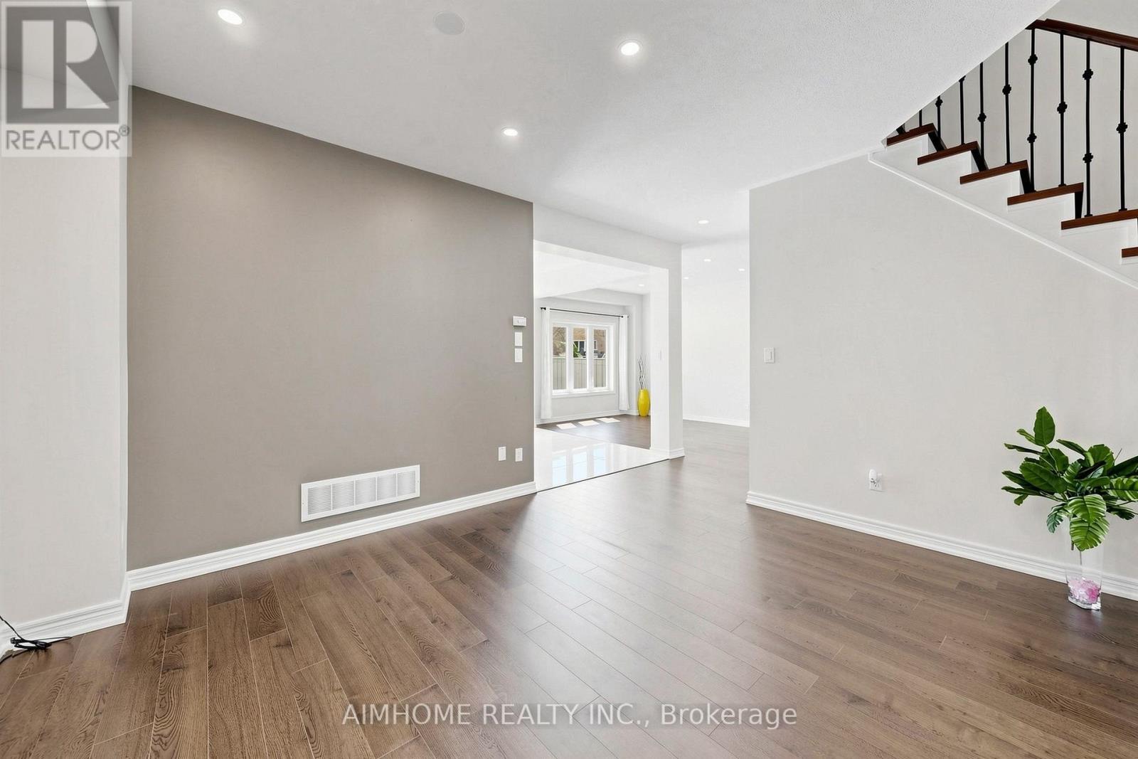 87 River Ridge Boulevard, Aurora, ON - Indoor Photo Showing Other Room