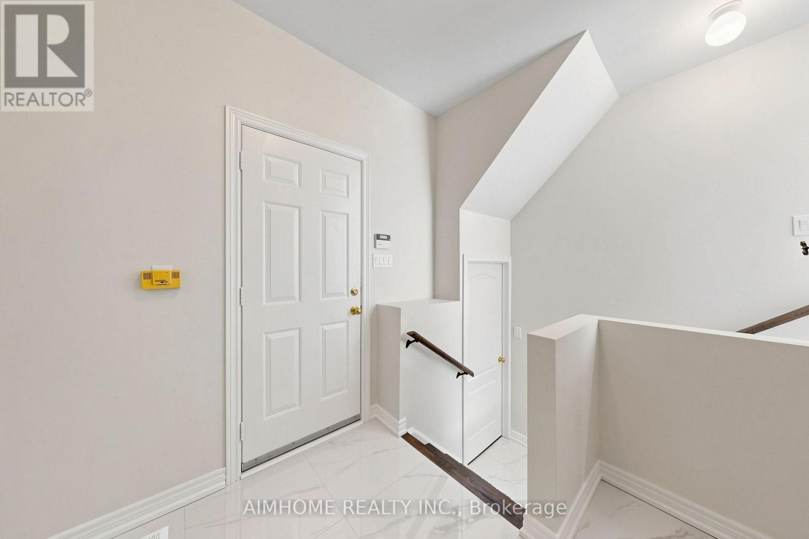 87 River Ridge Boulevard, Aurora, ON - Indoor Photo Showing Other Room