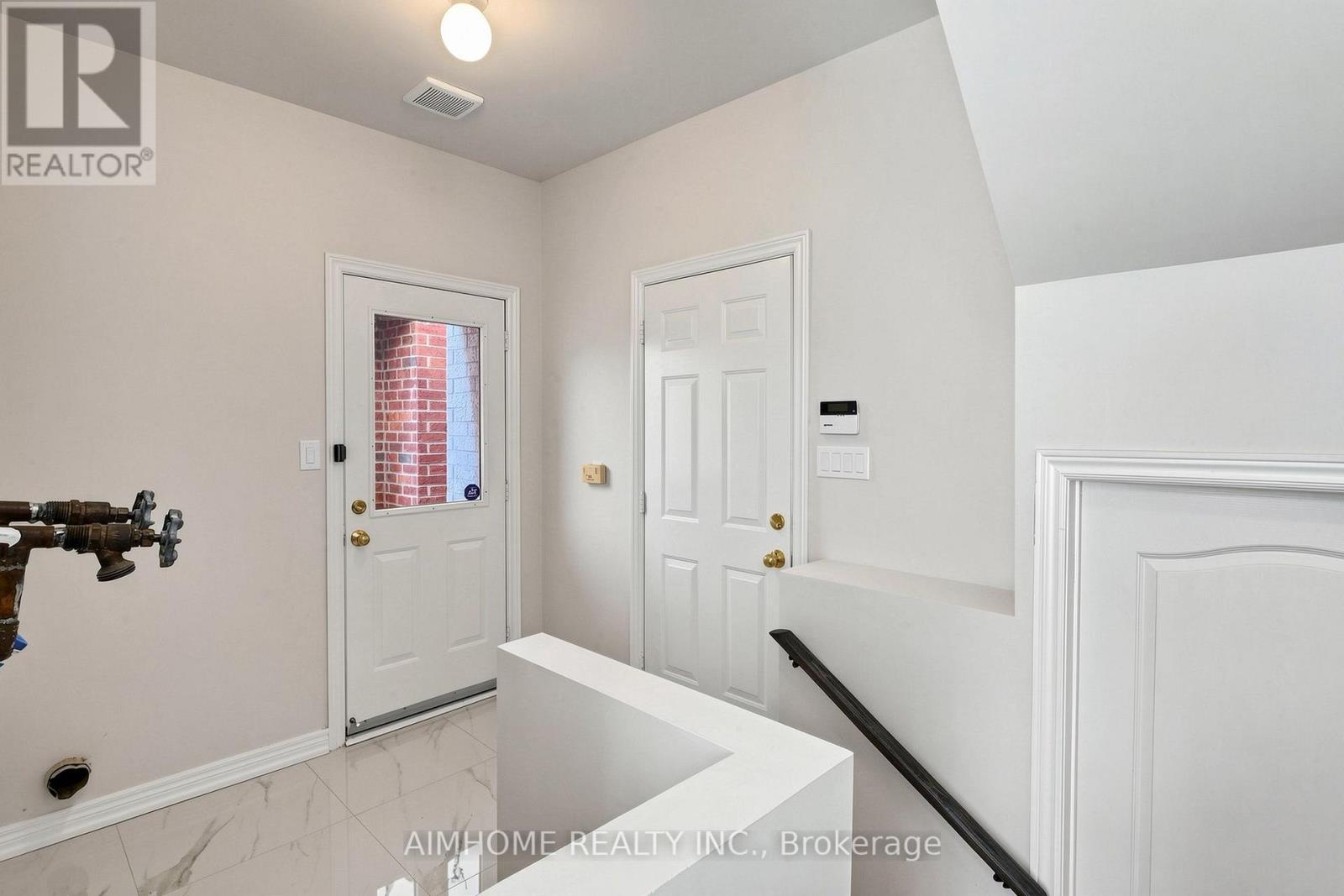 87 River Ridge Boulevard, Aurora, ON - Indoor Photo Showing Other Room