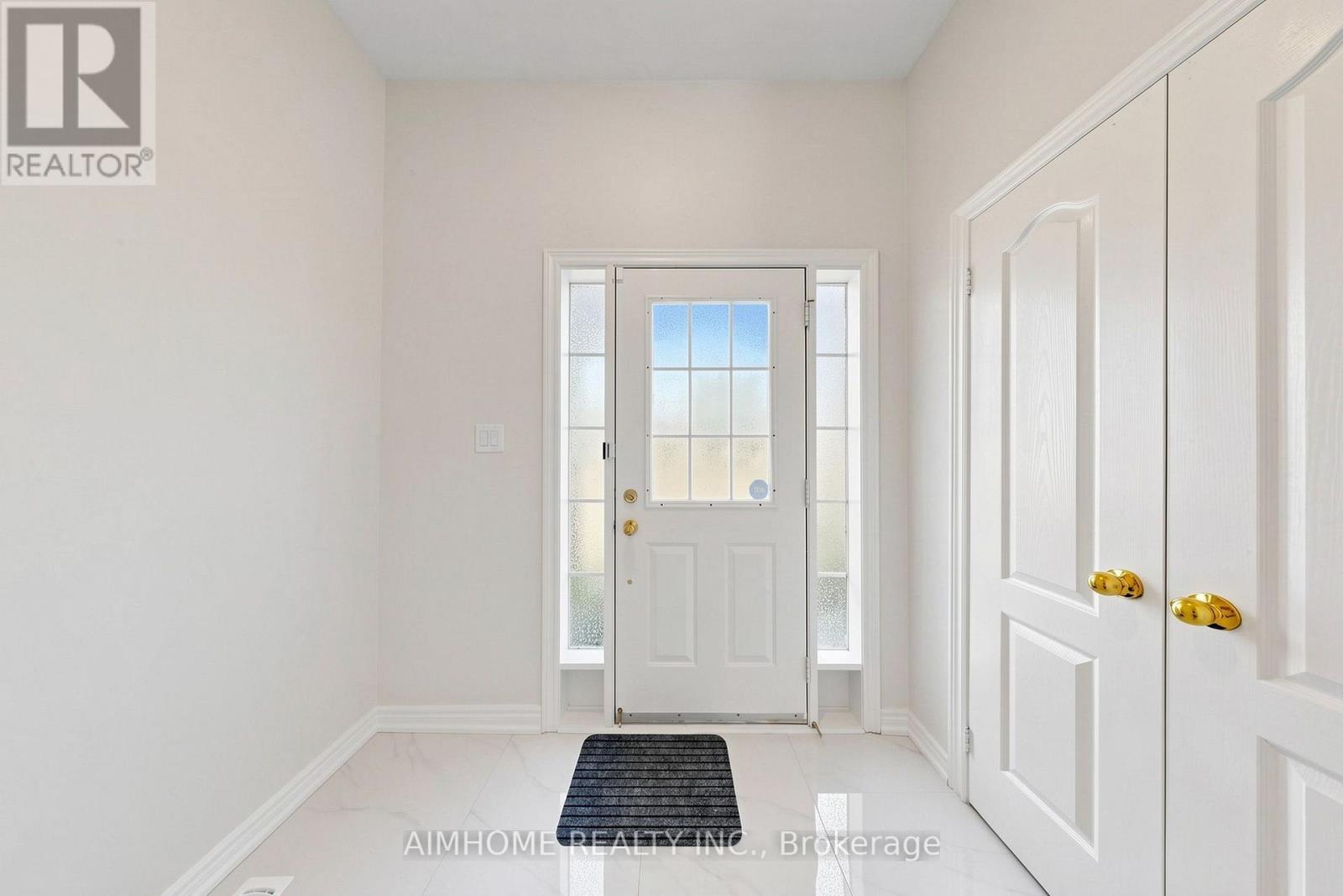 87 River Ridge Boulevard, Aurora, ON - Indoor Photo Showing Other Room