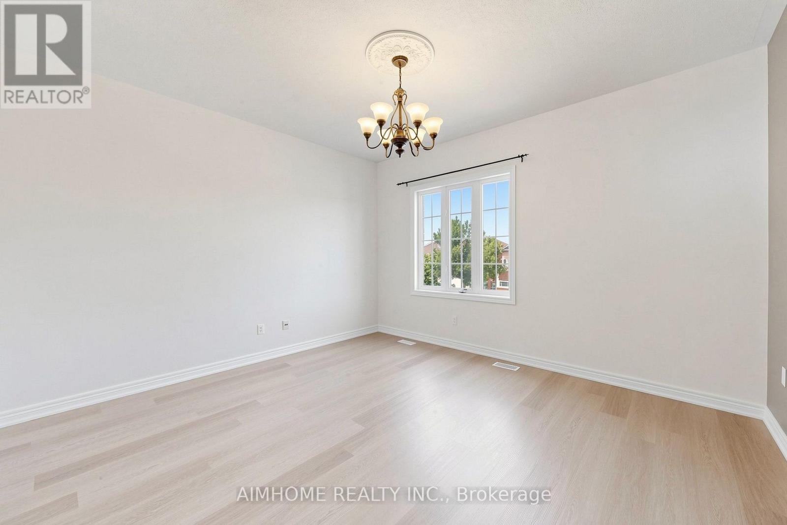 87 River Ridge Boulevard, Aurora, ON - Indoor Photo Showing Other Room