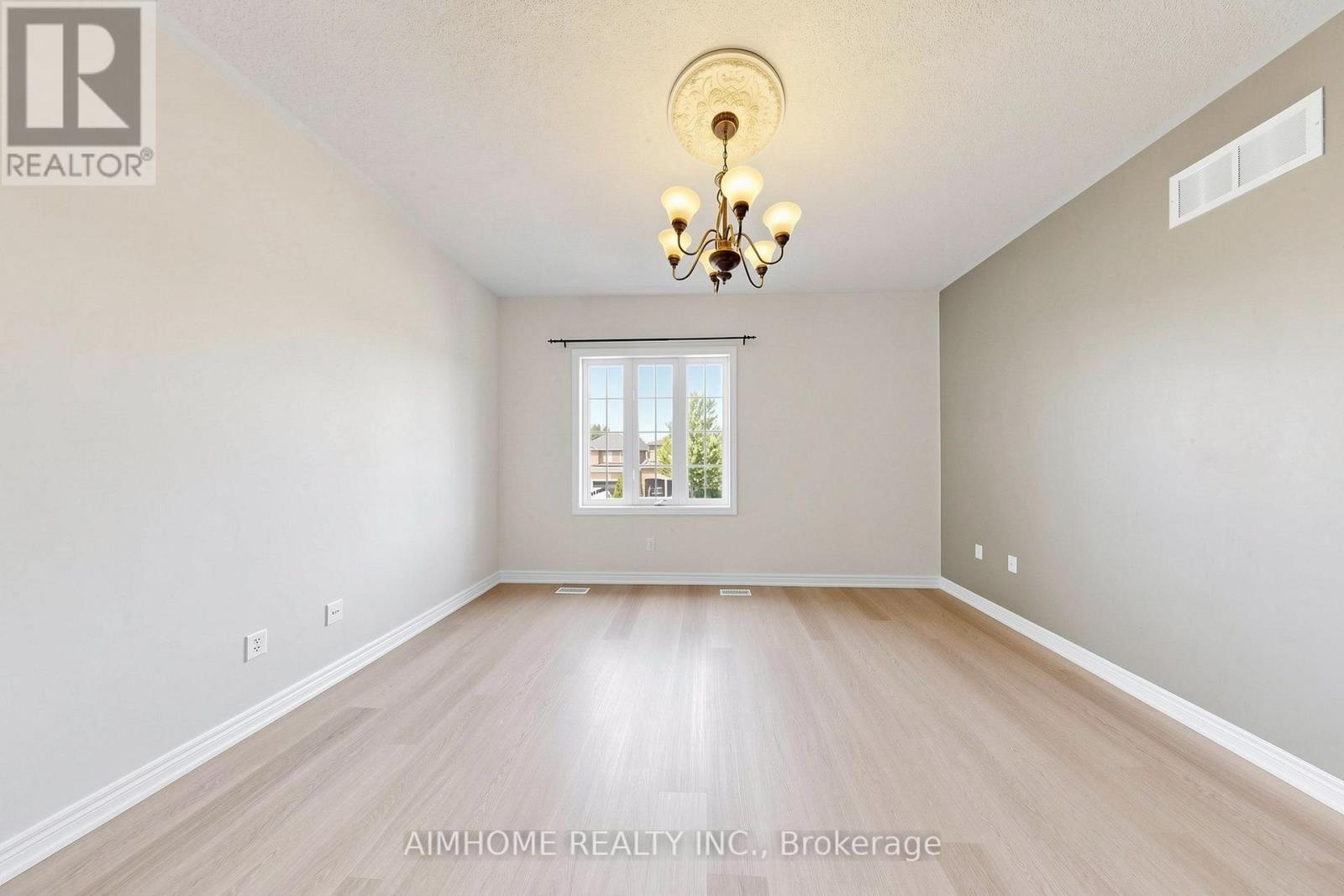 87 River Ridge Boulevard, Aurora, ON - Indoor Photo Showing Other Room