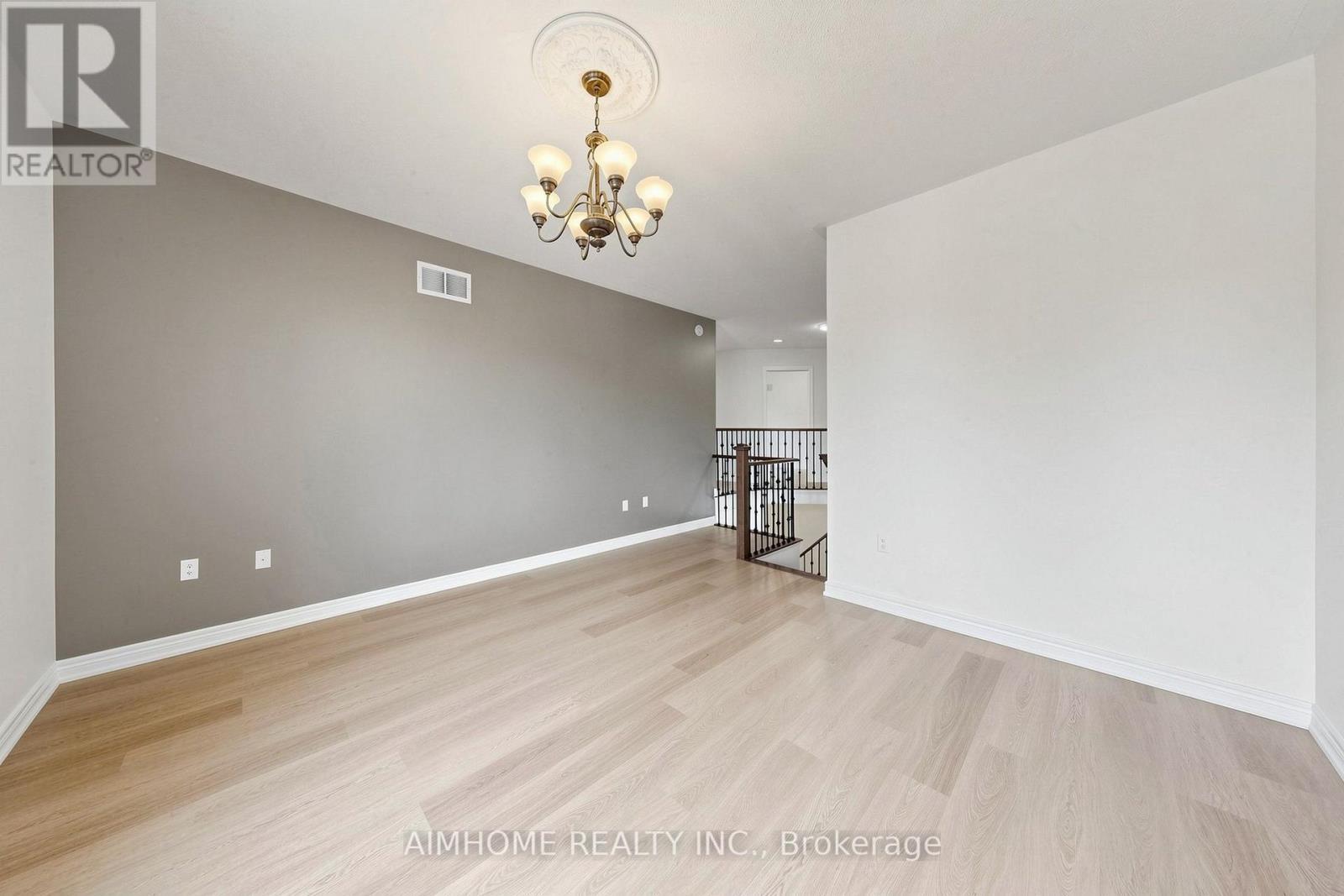87 River Ridge Boulevard, Aurora, ON - Indoor Photo Showing Other Room