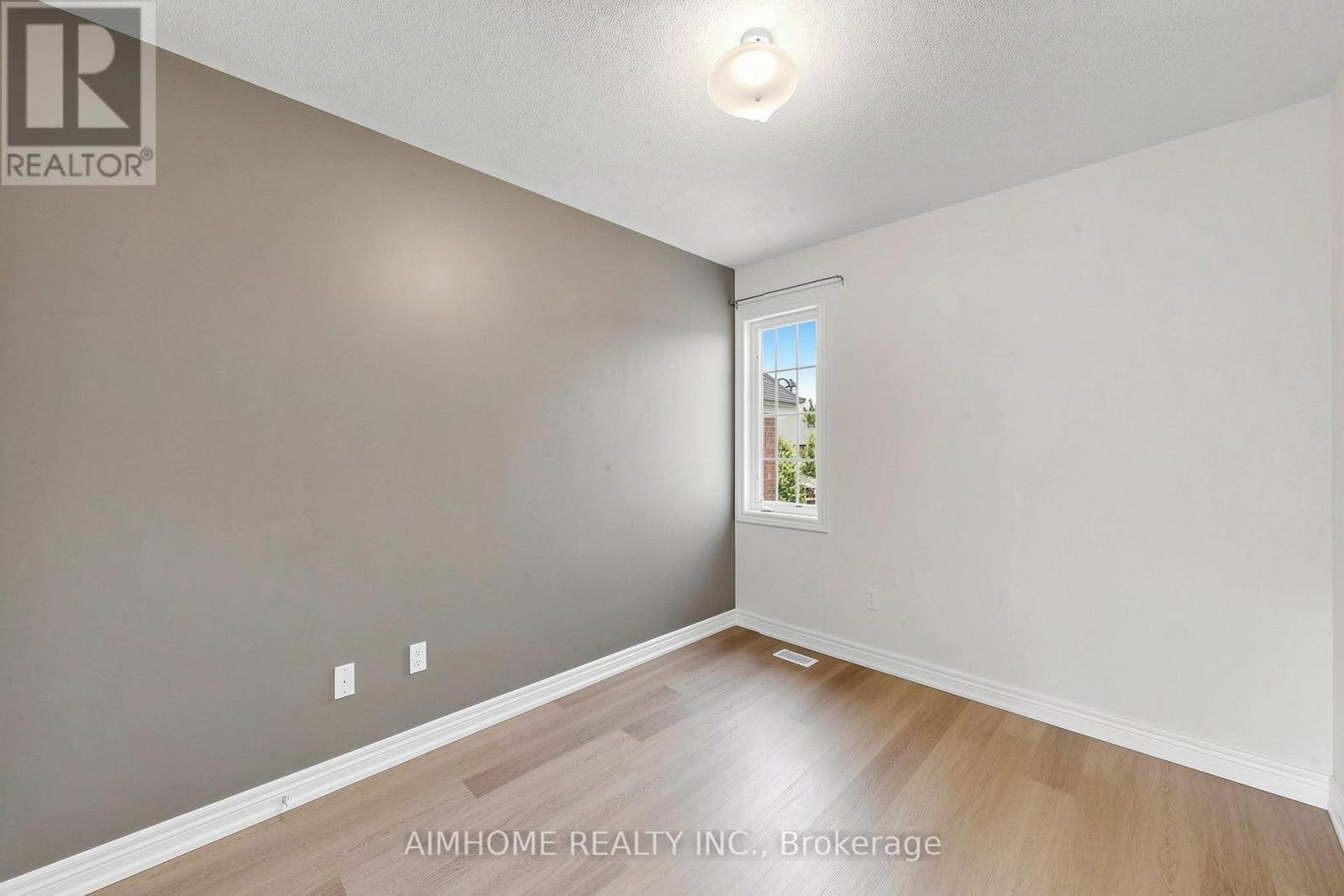 87 River Ridge Boulevard, Aurora, ON - Indoor Photo Showing Other Room