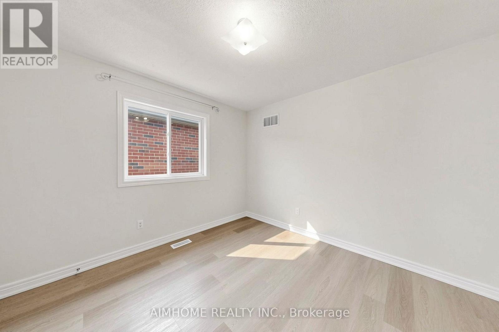 87 River Ridge Boulevard, Aurora, ON - Indoor Photo Showing Other Room