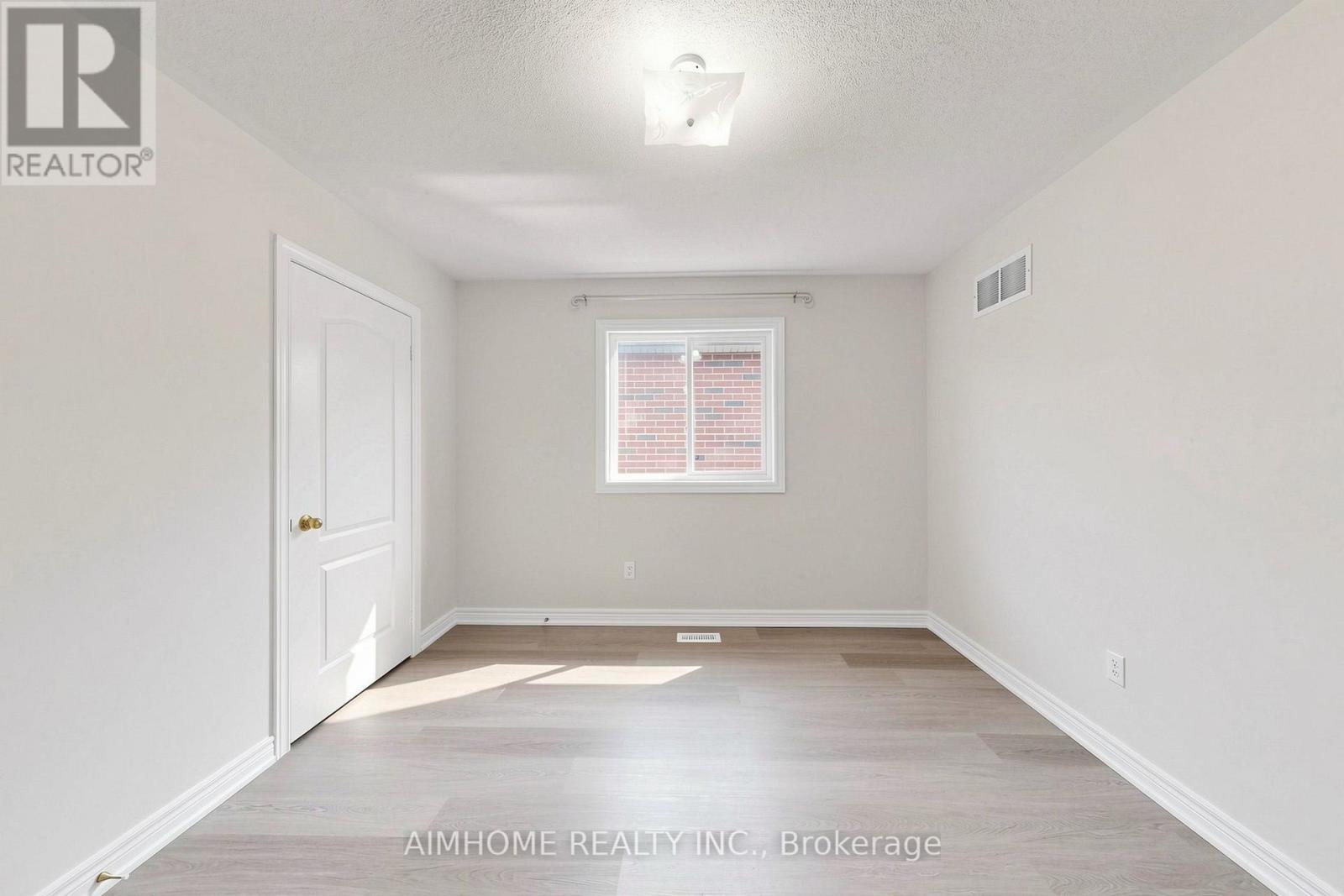 87 River Ridge Boulevard, Aurora, ON - Indoor Photo Showing Other Room