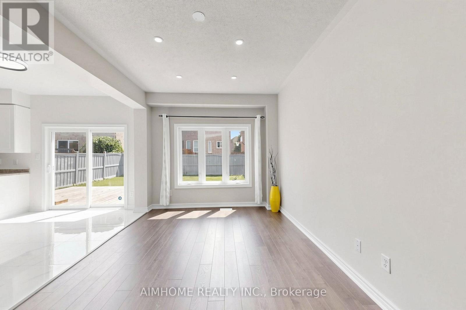 87 River Ridge Boulevard, Aurora, ON - Indoor Photo Showing Other Room