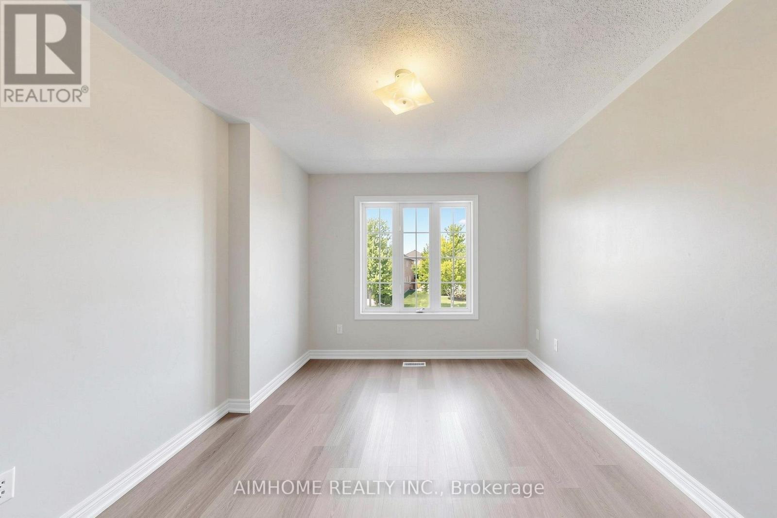 87 River Ridge Boulevard, Aurora, ON - Indoor Photo Showing Other Room