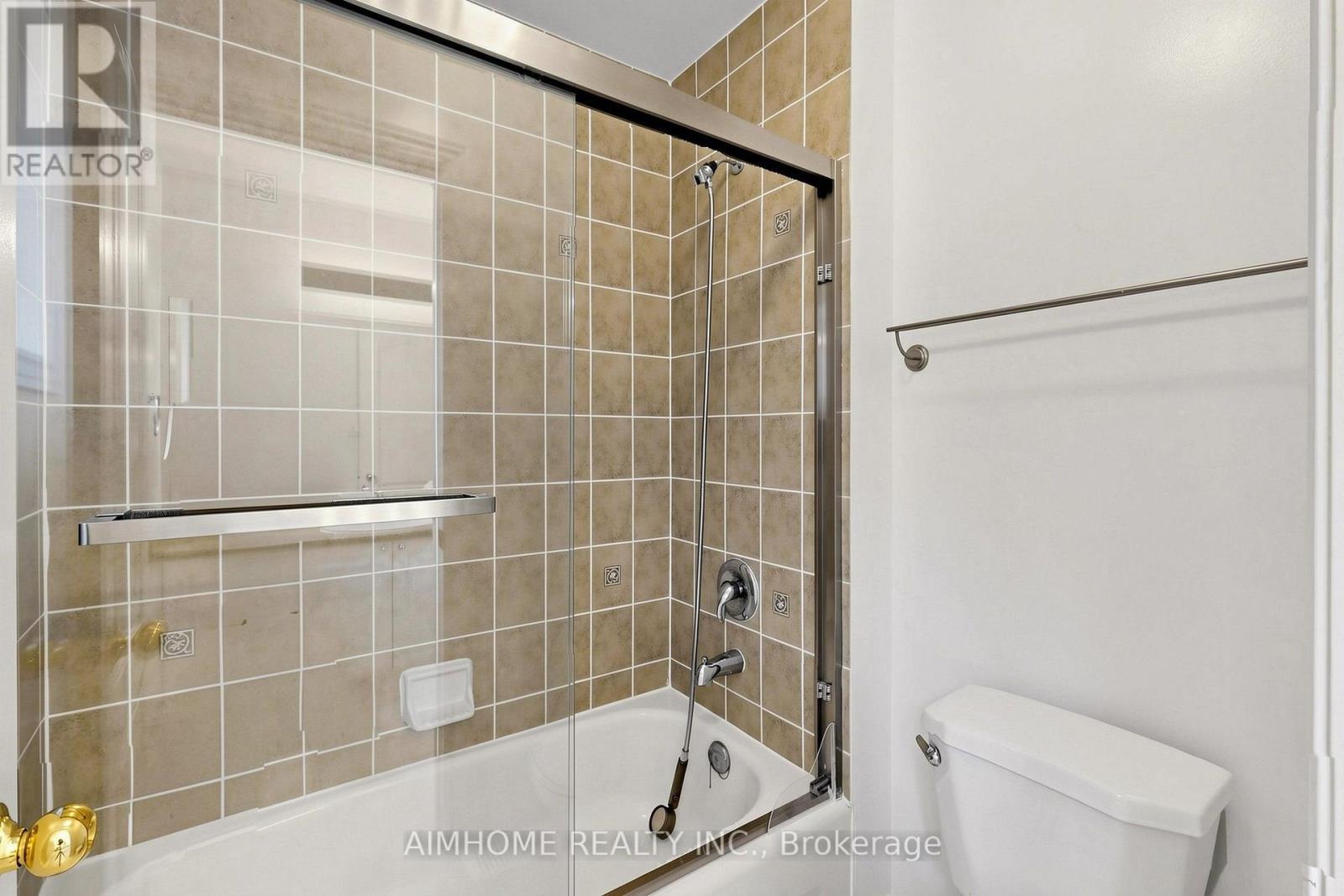 87 River Ridge Boulevard, Aurora, ON - Indoor Photo Showing Bathroom